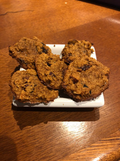 Una foto de GALLETITAS DE ALGARROBA Y COCO con FRUTOS SECOS (Muy fácil)