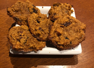 Una foto de GALLETITAS DE ALGARROBA Y COCO con FRUTOS SECOS (Muy fácil)
