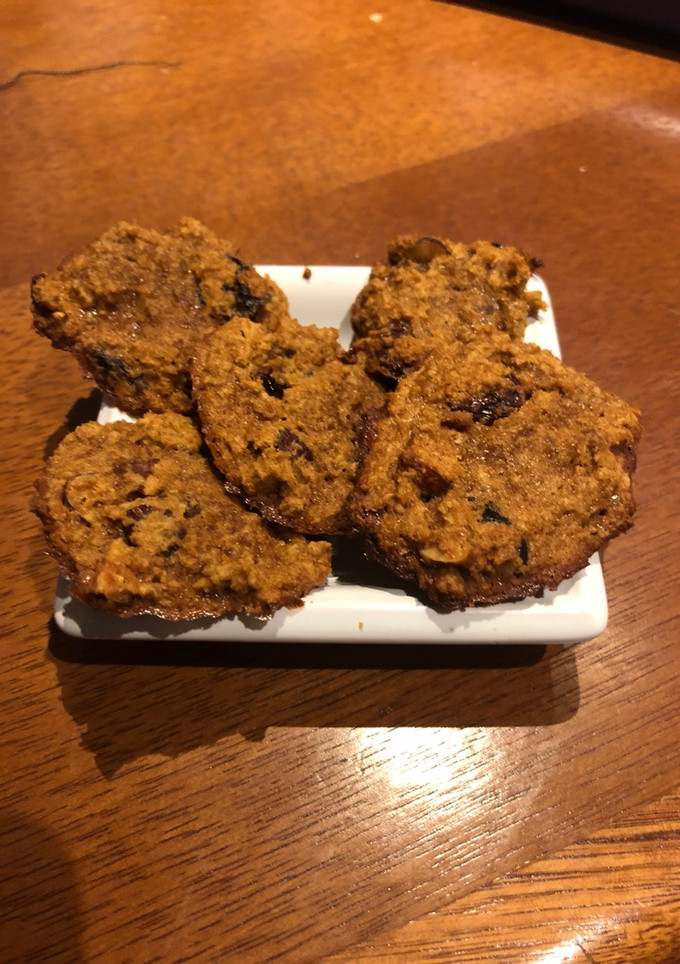 Una foto de GALLETITAS DE ALGARROBA Y COCO con FRUTOS SECOS (Muy fácil)