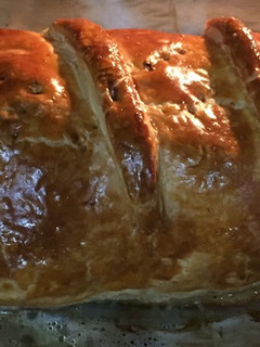 Una foto de Hojaldre de solomillo con manzana