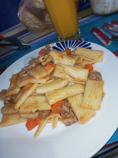 Una foto de Rigatoni con salsa de tomate y carne