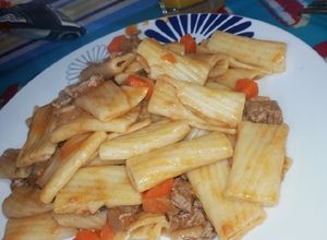 Una foto de Rigatoni con salsa de tomate y carne