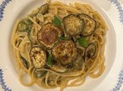 Una foto di spaghetti nerano