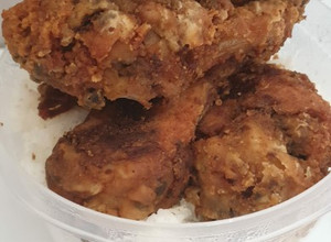 Foto principal de Pollo en hierbabuena y comino para almuerzo en playa