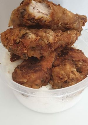 Una foto de Pollo en hierbabuena y comino para almuerzo en playa