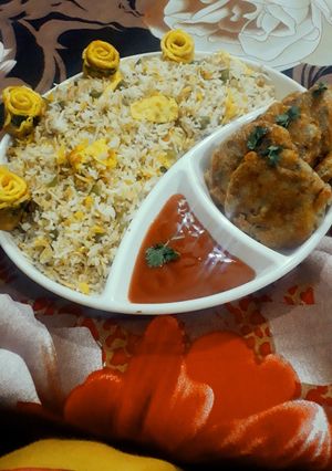 A picture of Capsicum and chicken pulao with potato kabab platter.
