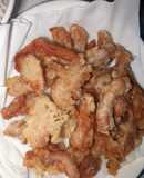 Thịt chiên ăn cùng sốt chua ngọt