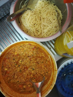 A picture of Spaghetti and egg tomato curry.