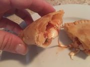 Una foto de empanadillas de pizza
