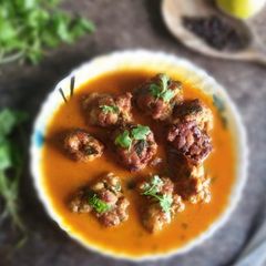 Thai chicken meatballs curry A picture of Thai chicken meatballs curry.
