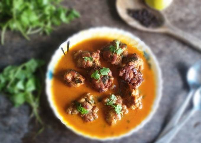 Step-by-Step Guide to Prepare Homemade Thai chicken meatballs curry
