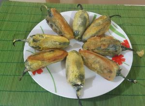 Una foto de Chiles cuaresmeños rellenos de atún