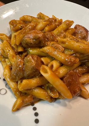 Una foto de Macarrones con carne guisada