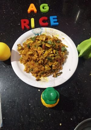 एग फ्राईड राईस (Egg fried rice recipe in marathi) रेसिपी चे मुख्य फोटो 