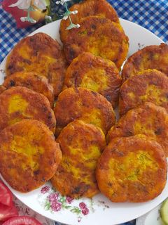 عکسی از دستور کوکوی سیبزمینی پخته با پیازچه و شوید