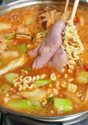 รูปของ บูเดจิเก /พูเตจิเกะ สูตรเกาหลีแท้ 부대찌개