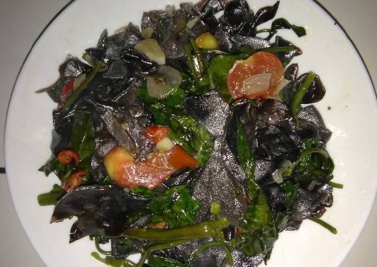 Tumis Kangkung Kaldu Jamur