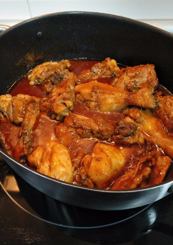 Una foto de Pollo en salsa de Coca-Cola y ketchup con toque picante