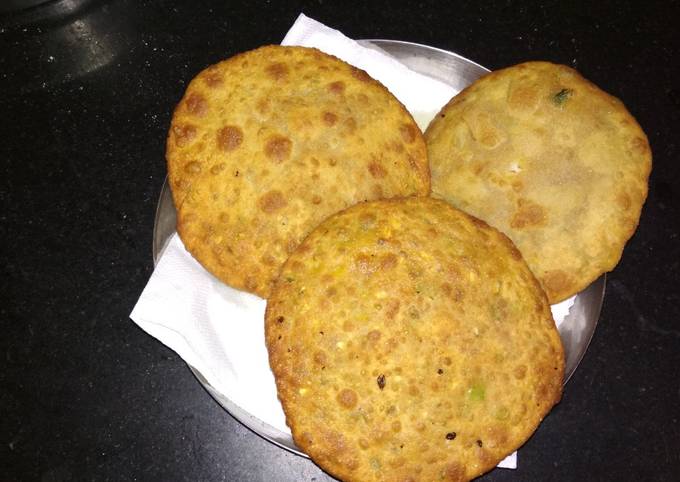 Hara Pyaaz and Sprouts ki masala puri Recipe by Ruchita Saxena - Cookpad