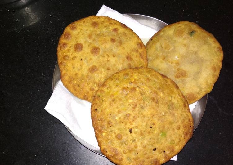Hara Pyaaz and Sprouts ki masala puri