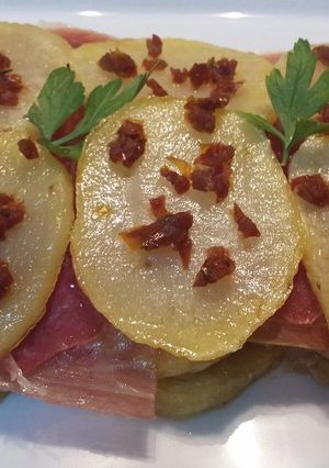 Foto principal de Milhoja de patata con jamón y foie