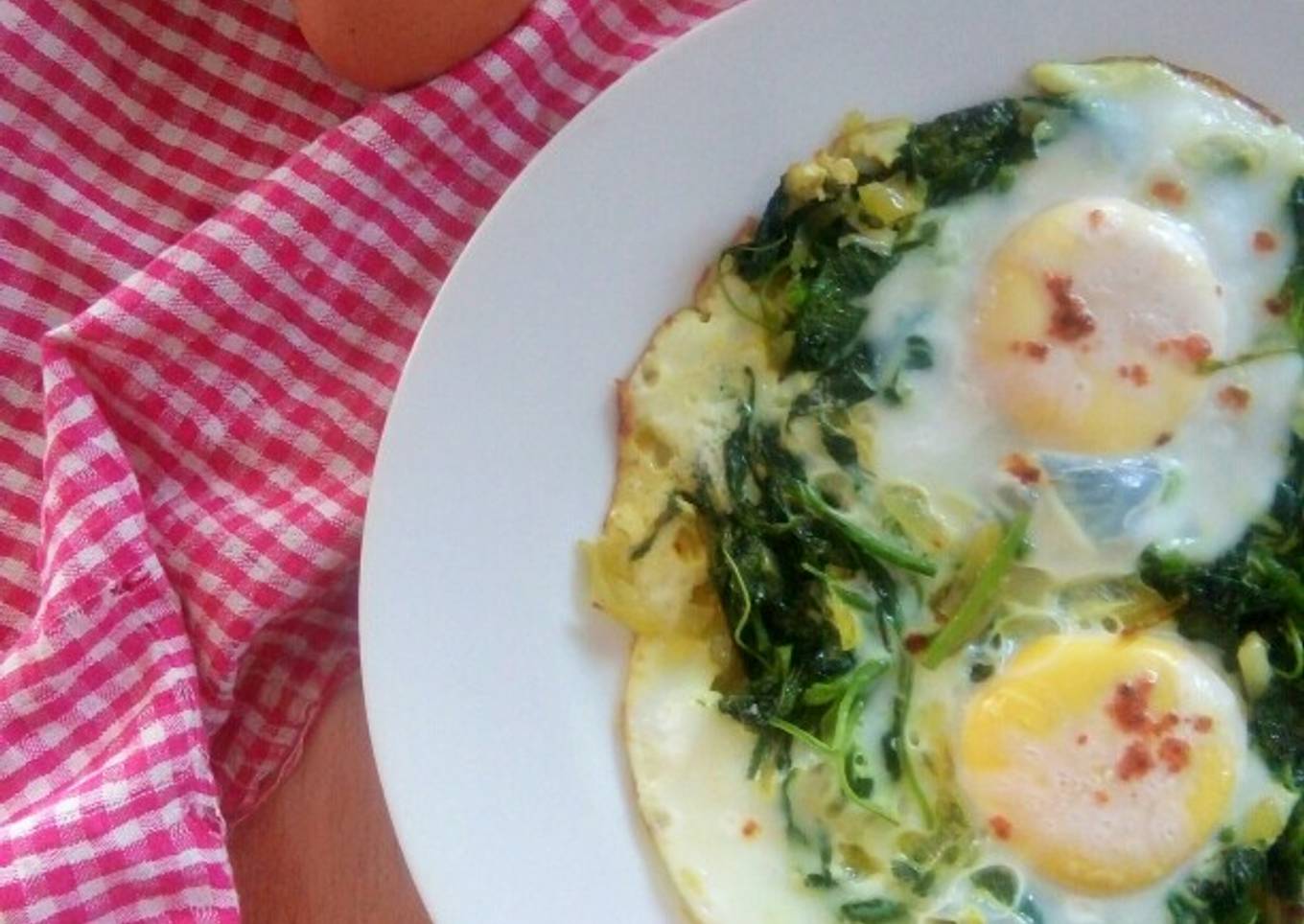 Yumurtalı Ispanak (Bayam Ceplok Telur)