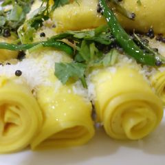 Khandvi in microwave A picture of Khandvi in microwave.