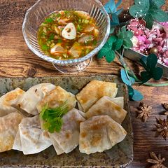 Small Gyoza Dumpling with Yui’s Nam Pla Plick A picture of Small Gyoza Dumpling with Yui’s Nam Pla Plick.