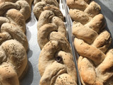 Trenzas de longaniza y aceitunas negras