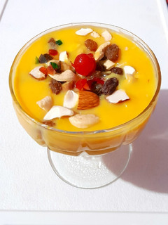 मैंगो कस्टर्ड (Mango custard recipe in Hindi) रेसिपी मुख्य फोटो