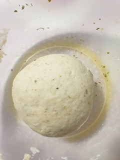 Una foto de Masa de pizza casera con especias