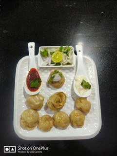 वेज मोमोज (Veg Momos Recipe in Hindi) रेसिपी मुख्य फोटो