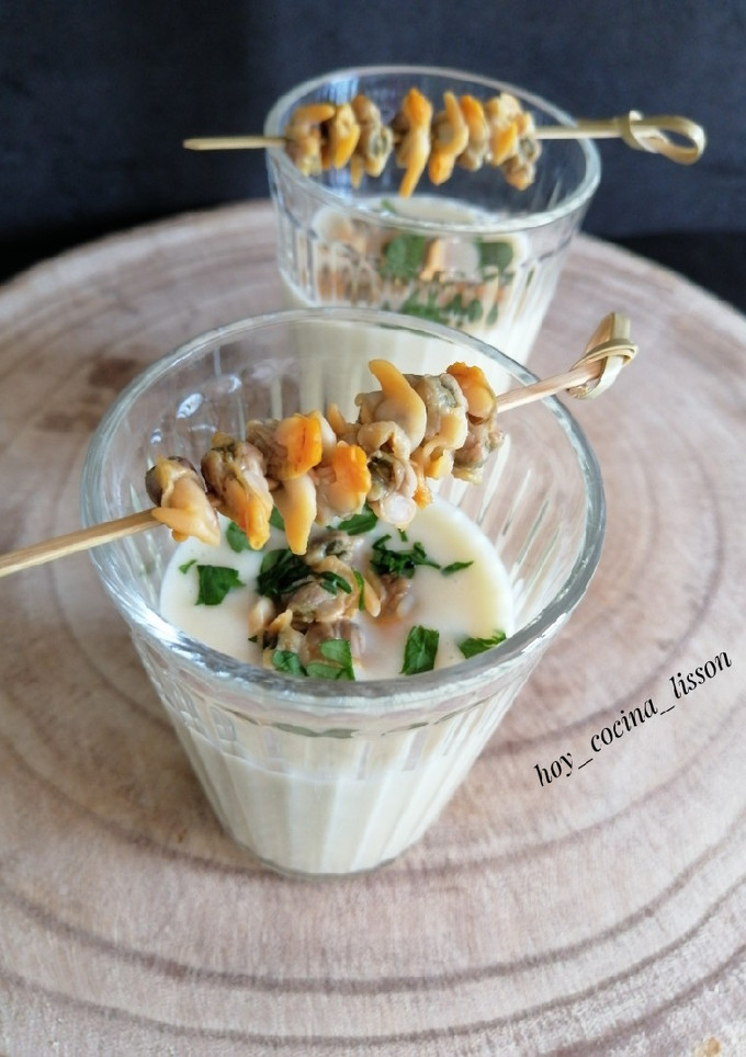 Una foto de Vichyssoise con berberechos