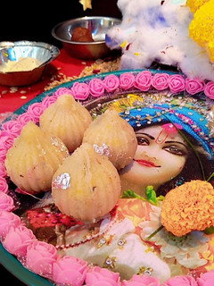 स्टफ रवा मलाई मोदक रेसिपी मुख्य फोटो