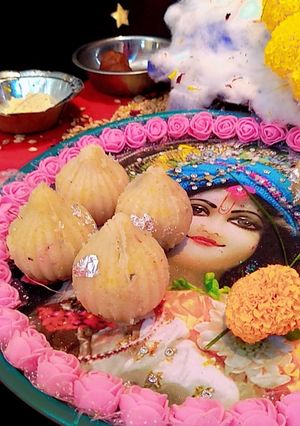स्टफ रवा मलाई मोदक रेसिपी मुख्य फोटो