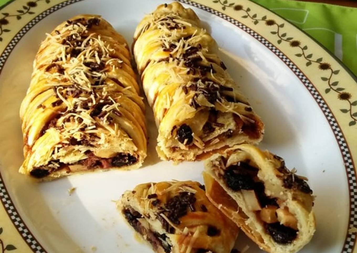 Strudel apple yummi..