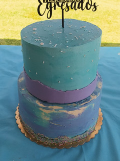 Una foto de Torta dos pisos con buttercream