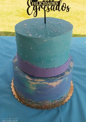 Una foto de Torta dos pisos con buttercream