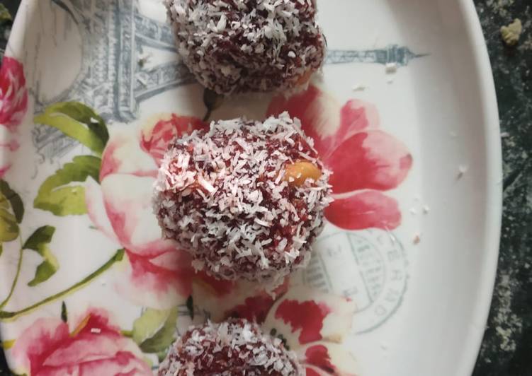 Beetroot and cashew ladoos