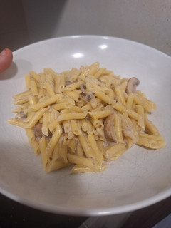 Una foto de Macarrones con salsa de champiñones