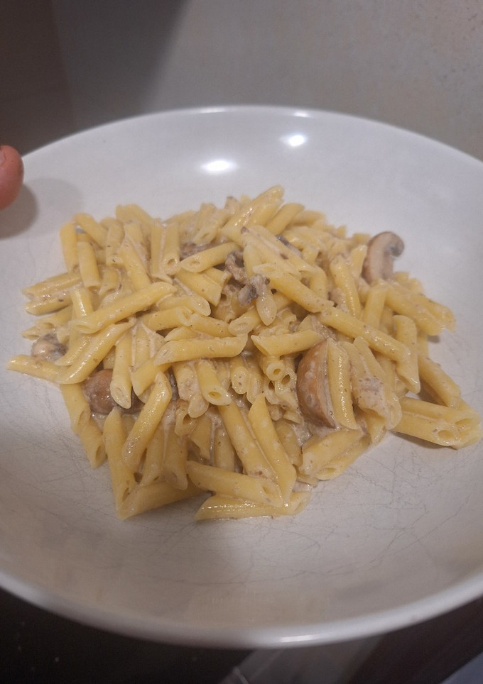 Una foto de Macarrones con salsa de champiñones