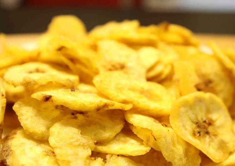 Steps to Make Super Quick Homemade Yellow Banana Chips | Banana Wafers