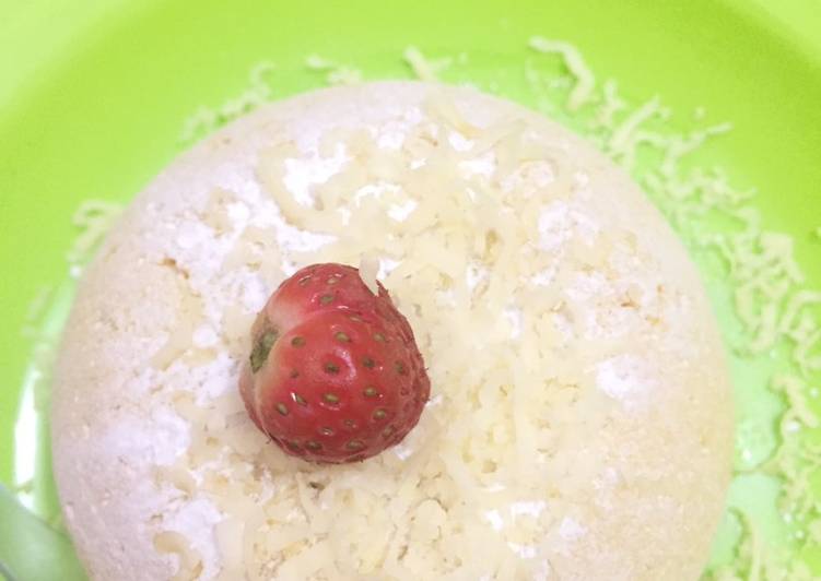 Langkah Mudah untuk Menyiapkan Cheese cake gula Halus with strawberry (no mixer no oven) (pake panci listrik) :) Anti Gagal