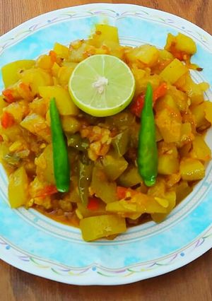लौकी की सब्जी (Lauki ki sabzi recipe in Hindi) रेसिपी मुख्य फोटो