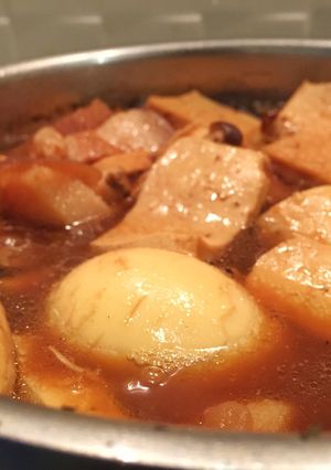 รูปของ พะโล้หมูสามชั้นเต้าหู้เห็ดหอม :)
