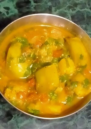 बैंगन आलू की रसेदार सब्जी (baingan aloo ki rasedar sabzi recipe in Hindi) रेसिपी मुख्य फोटो