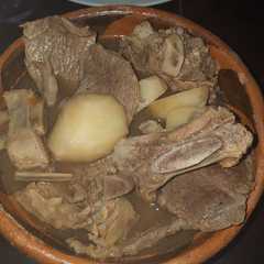 Una foto de Bistec con papas