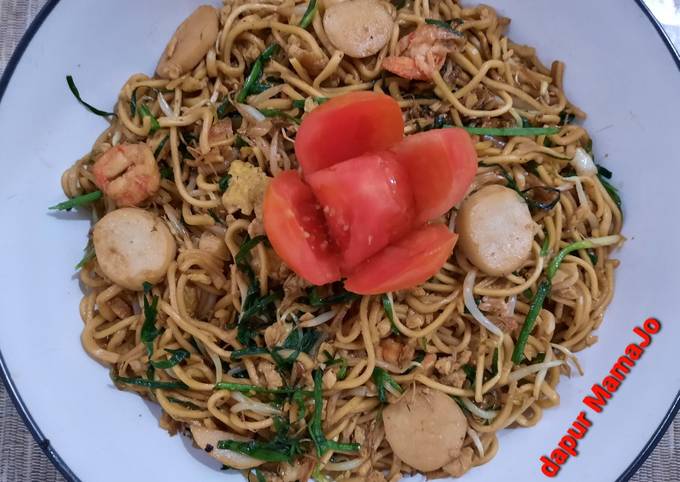 Mie Goreng Kucai 😋😋🥣