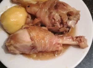 Foto principal de Pollo Campero a la cerveza en salsa de cebolla en la olla GM g