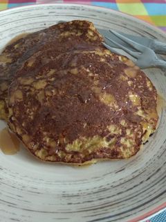 Una foto de Tortitas de manzana y canela con miel